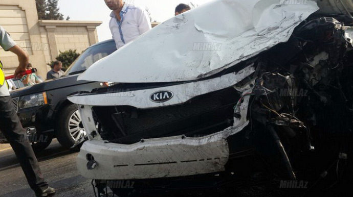 Bakıda avtomobil iki qadını vurub, ölən var 