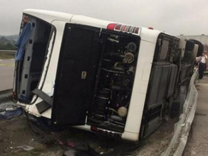 Türkiyədə avtobus aşdı; 1 nəfər ölüb, 28 nəfər yaralanıb - FOTO