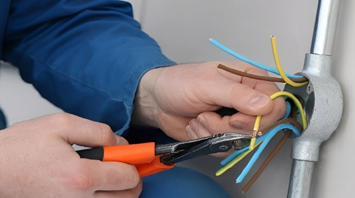 В Абшеронском районе сотрудник "Азеришыг" погиб от удара током 