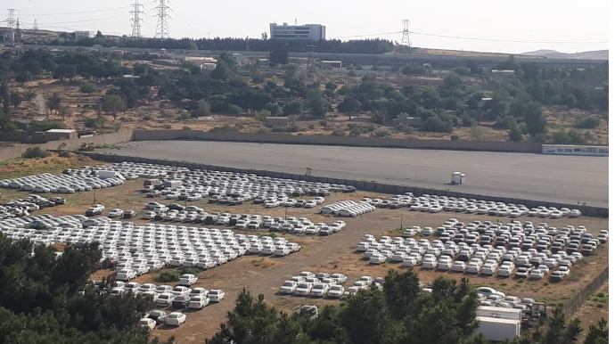 Bakıda milyonlarla dəyəri olan maşınları günün altında kim çürüdür? - FOTOLAR 