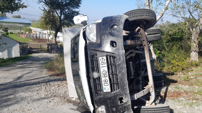 Şəkidə iki avtomobil toqquşdu - FOTO