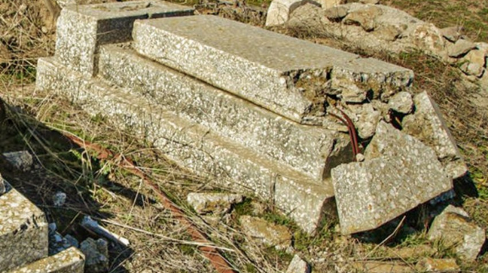 Almaniyada müsəlmanların məzarları naməlum şəxslər tərəfindən dağıdılıb