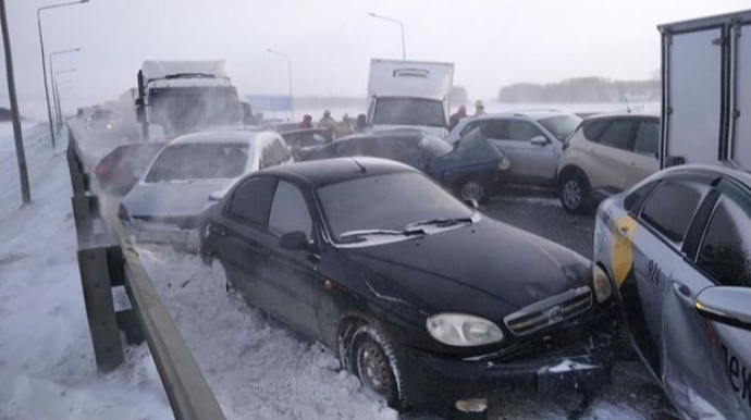 В Башкортостане на трассе столкнулись 19 машин