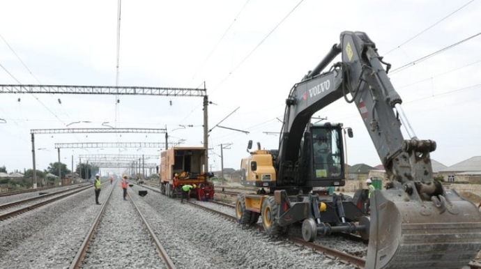 Sumqayıt-Yalama dəmir yolu xəttində yenidənqurma işlərinin 53 %-i tamamlanıb 