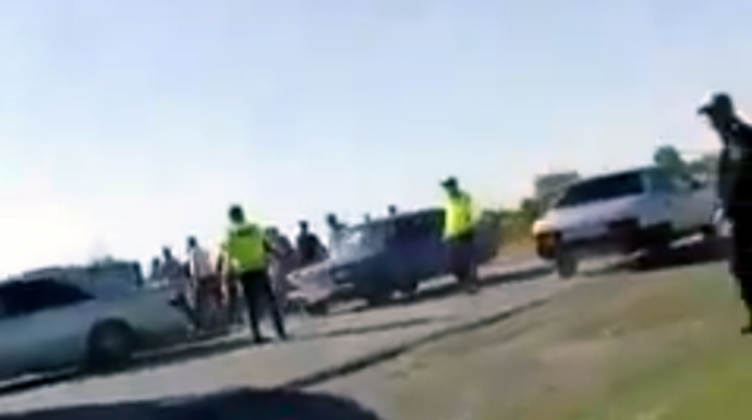 "KİA" "TIR"la toqquşdu - Sürücü ağır xəsarət aldı - VİDEO