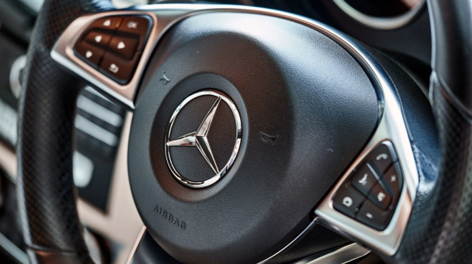 Mercedes отзывает около 223 000 авто из-за проблем с подушками безопасности 