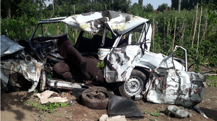 Yevlaxda iki maşın toqquşub, ölən var