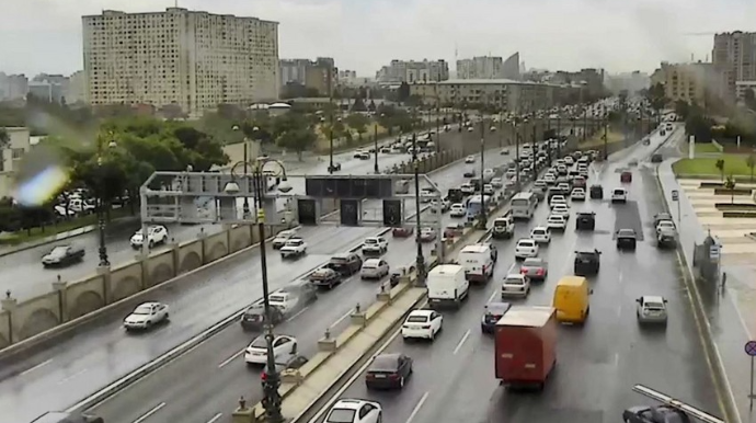 Heydər Əliyev prospektində qəza olub, yollarda sıxlıq yaranıb   - VİDEO