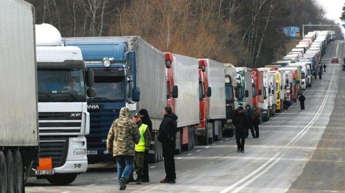 Türkiyə-Gürcüstan sərhədində yük maşınlarının 10 km-lik növbəsi yaranıb 