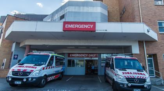 4 yaşlı körpə uşaq təcii yardım çağırmağı öyrənib və anasını xilas edib... 