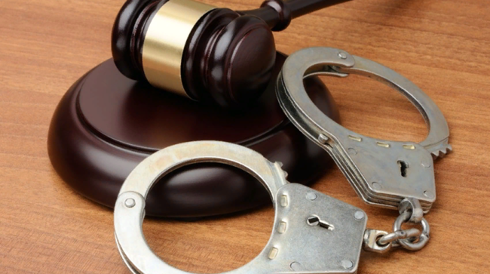 Marketə hücum edib qonşusunu öldürən gəncin məhkəməsi başlayır