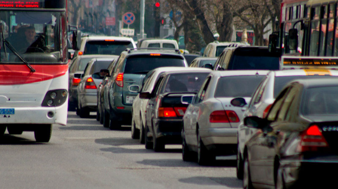 Məktəblər, universitetlər açıldıqdan sonra böyük tıxaclar olacaq - Qurumlar nə iş görür? 