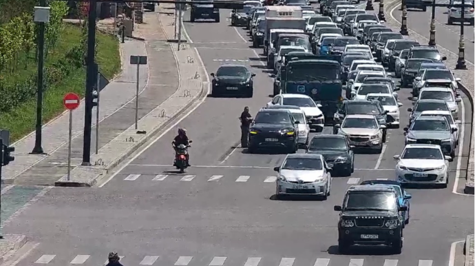 Prospektdə qəza törədən sürücülər sıxlığa səbəb oldu - FOTO 