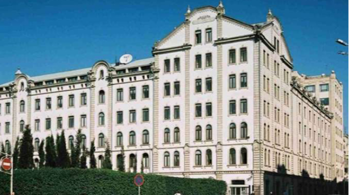 “Landmark” biznes mərkəzi satıldı - İşçilər binaya buraxılmadı