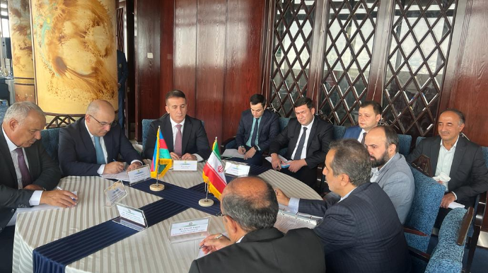 Azərbaycan və İran gömrük xidməti nümayəndə heyətlərinin rəhbərləri arasında görüş keçirilib  - FOTO