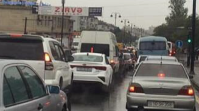 “Koroğlu” körpüsü bağlandı, hərəkət iflic oldu 