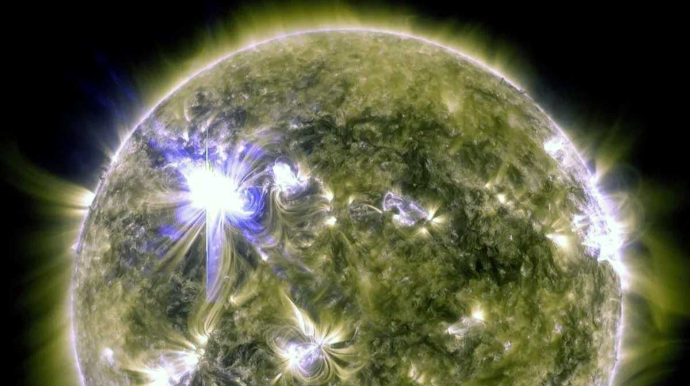 Günəşdə güclü partlayış olub 