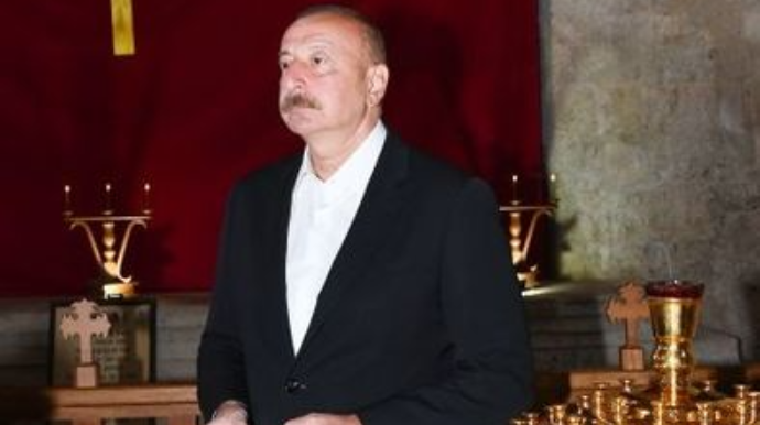 Prezident Nic qəsəbəsindəki Müqəddəs Məryəm Ana Alban kilsəsində olub