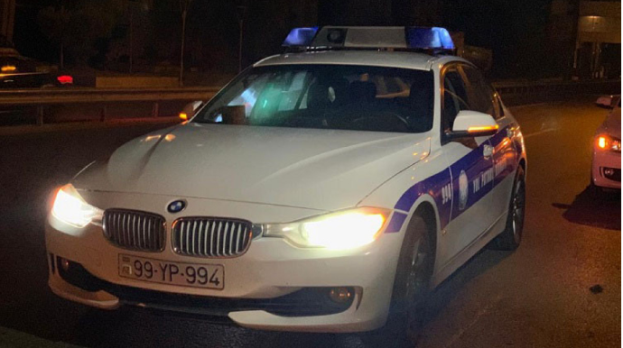 Bakı-Sumqayıt şosesində "Opel" aşıb, xəsarət alan var 