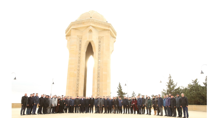 Peşə bayramı münasibətilə Azərbaycan vəkil korpusu Fəxri xiyabanı və Şəhidlər xiyabanını ziyarət edib  - FOTO