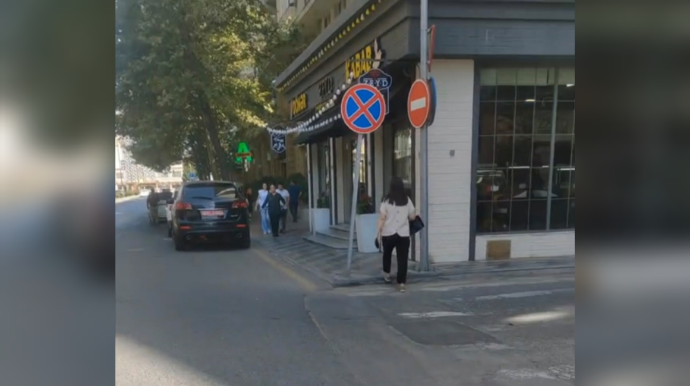 Bu küçəyə giriş qadağan edildi: Sağa dönənlər cərimələnəcək - VİDEO