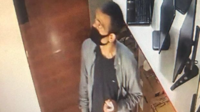 Mağazadan sərt disk oğurlayan şəxs saxlanılıb - VİDEO - YENİLƏNİB