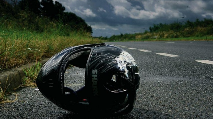 Bakıda motosikletçinin ayağı sınıb: ağır qəza 