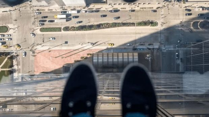 Abşeronda kişi özünü 14-cü mərtəbədən atdı