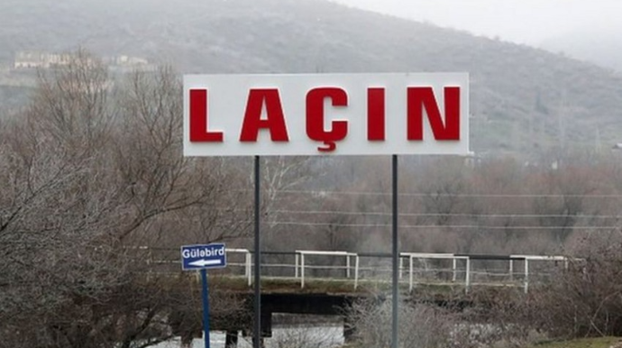 Laçında qəza  – Aşırımda 2 maşın toqquşdu
