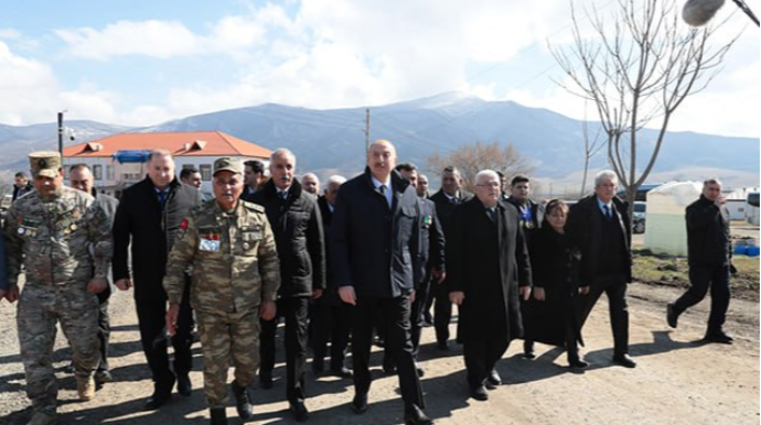 Prezident Xocalı sakinləri ilə Qarabağı gəzdi - QÜRUR DOLU GÖRÜNTÜLƏR 