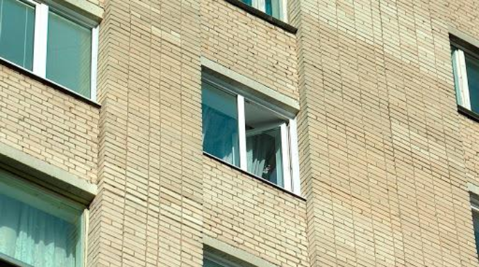 Bakıda 16 yaşlı qız 3-cü mərtəbədən yıxıldı