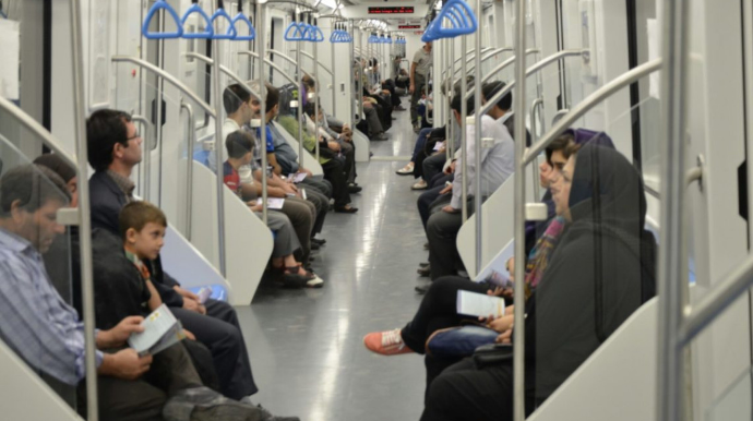 Tehranda etirazçılardan biri metroda yanğın törətməyə cəhd edib