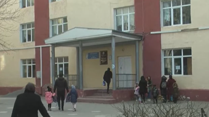 33 şagird məktəbi boykot etdi  - ARAŞDIRMA APARILIR  - VİDEO