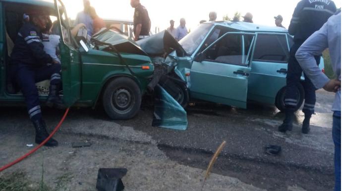 Şabranda iki maşın toqquşub, bir ailənin 4 üzvü xəsarət alıb 