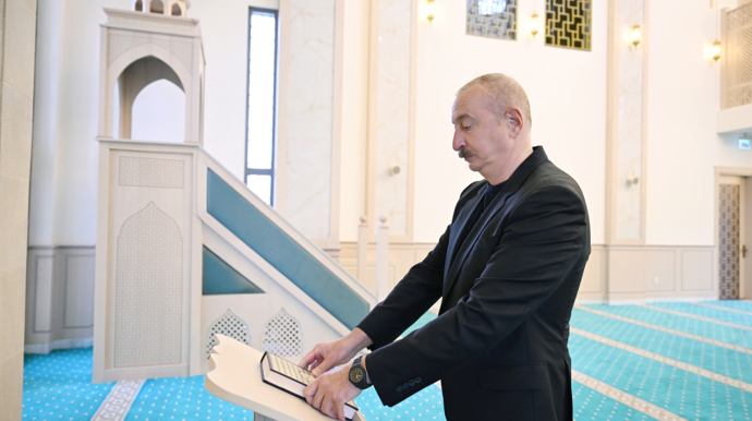 Ильхам Алиев принял участие в открытии мечети, построенной в поселке Гадрут - ФОТО