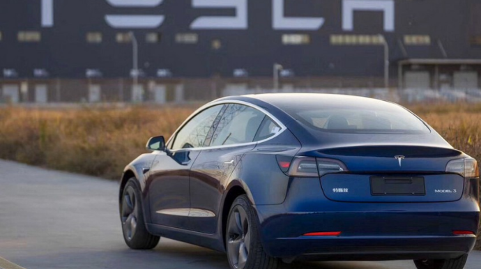 "Tesla" 475 min avtomobilini geri çağırır