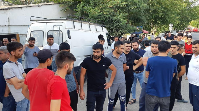 Erməni nömrəli maşın azərbaycanlıların qabağını kəsdi- Dava düşdü 