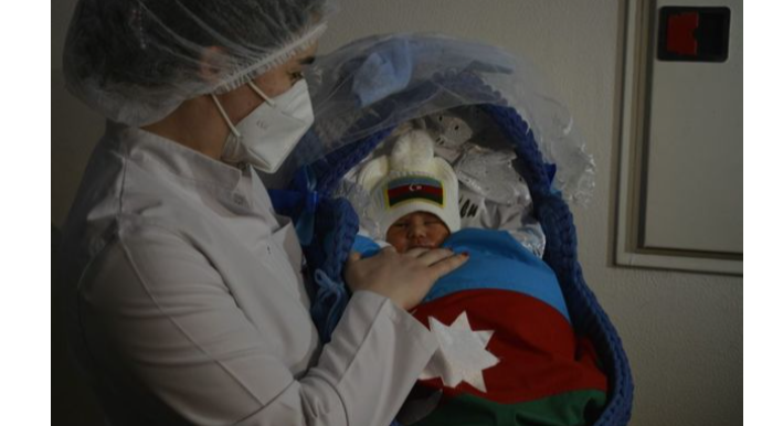 Şəhid Şahin Allahyarovun  adını yaşadacaq yeni doğulmuş körpəsi xəstəxanadan evə buraxılıb  - FOTO