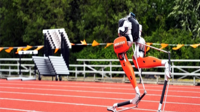 Çin robotu 100 metr məsafədə yeni dünya rekordu qırıb 
