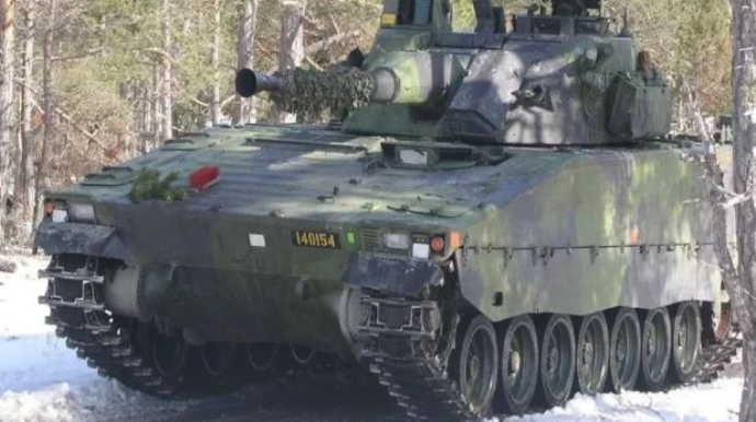 İsveçin CV90 piyada döyüş maşınları Ukraynaya gəlib 