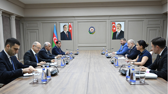 Əli Əsədov ukraynalı nazirlə görüşdü 