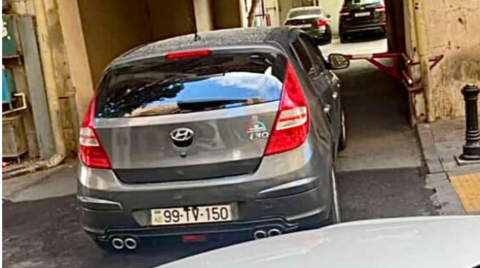 Maşını məhəllənin girişində park edən sürücü sakinlərin hərəkətini məhdudlaşdırdı - FOTO