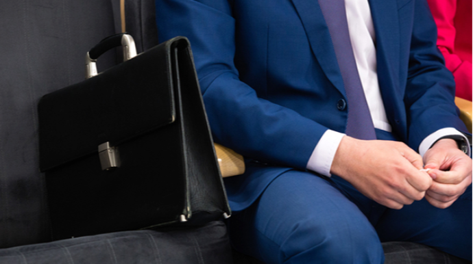 Qonşusu ilə dalaşan məktəb direktoru cərimələndi 