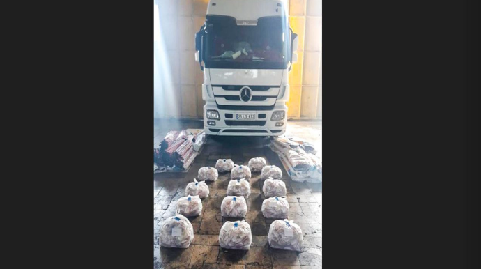 "Mercedes Benz" markalı nəqliyyat vasitəsindən 79 kq pisxotrop maddə aşkarlandı 