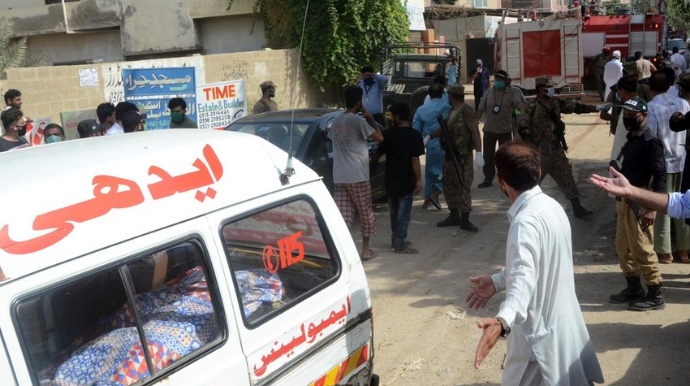 Тяжелое ДТП в Пакистане: 15 погибших, 20 раненых  - ФОТО