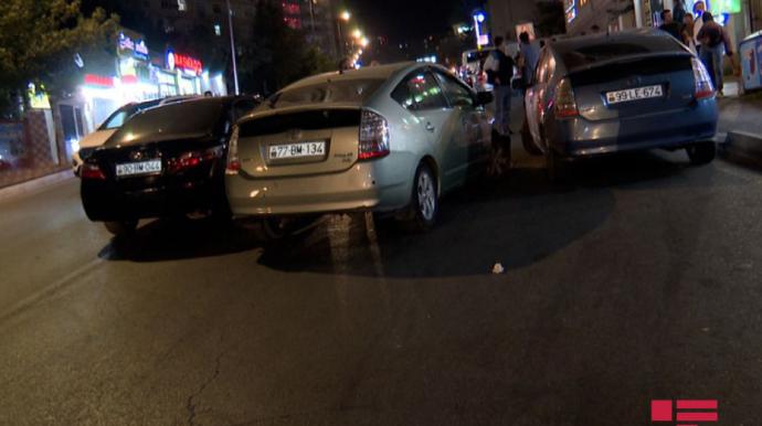 Bakıda üç avtomobilin iştirakı ilə qəza baş verib  - VİDEO