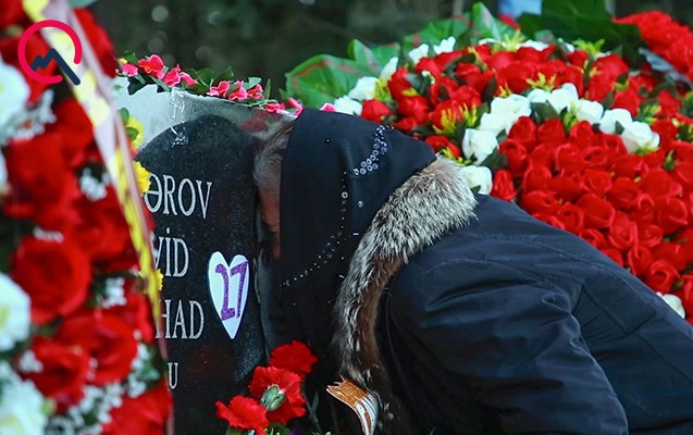 Nişan xonçaları məzarı üzərinə qoyulan şəhid Cavid...  - FOTO - VİDEO