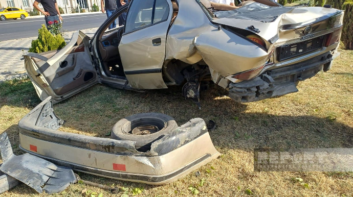 Naxçıvanda avtomobil bordürə dəyərək aşdı  - FOTO