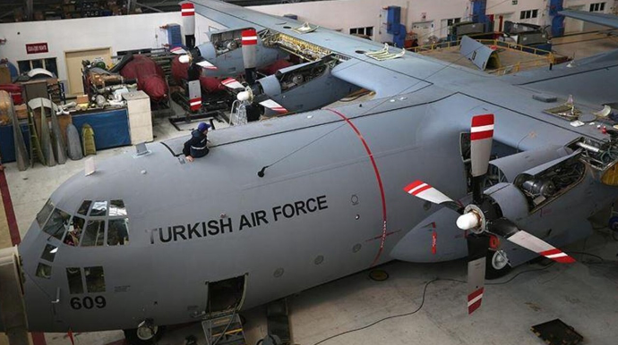 Təyyarədəkilər Bakıda paradda iştirak edən F-16 texnikləri oldu