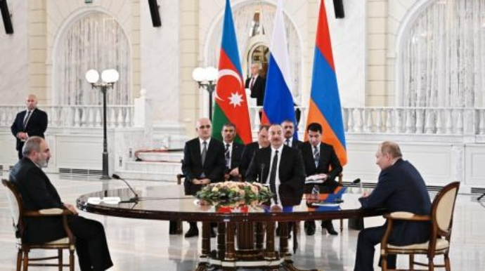 Putin Əliyev və Paşinyanla üçtərəfli görüş keçirib 